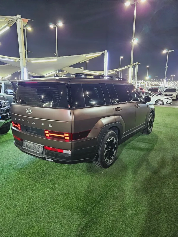 Hyundai Santa Fe | 2024 | GCC | 85,000 km | Matte Brown | Under Warranty | Full Agency Maintained