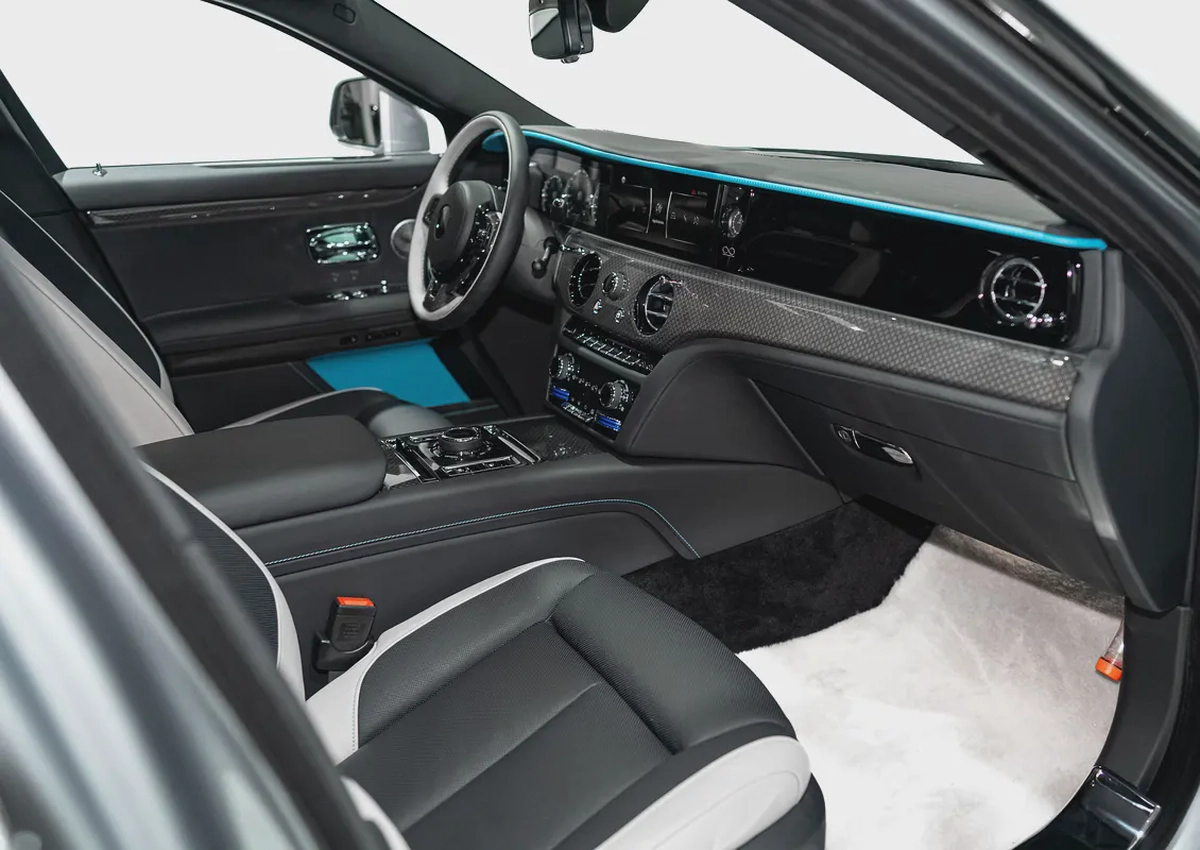 2024 ROLLS ROYCE GHOST BLACK BADGE | DELIVERY MILEAGE | STARLIGHT | REAR TVS | CARBON RIMS-11-11