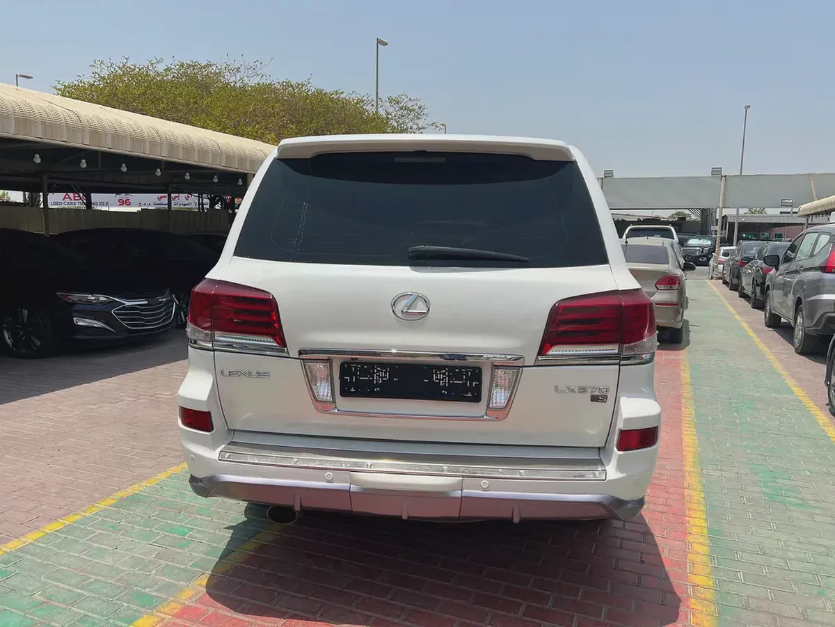 LEXUS LX570 S V8-4-4