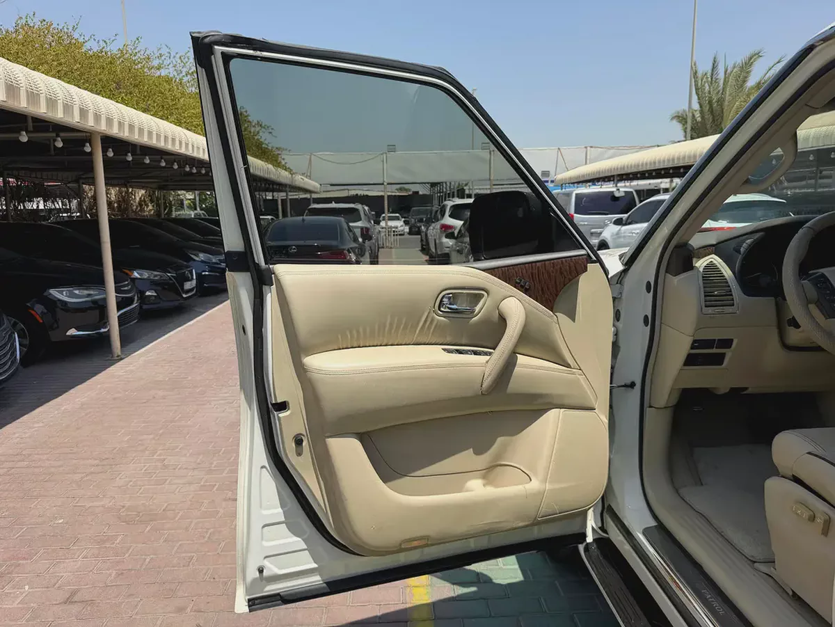 Nissan Patrol SE Platinum 2014 | GCC Specs | Well Maintained-12-12