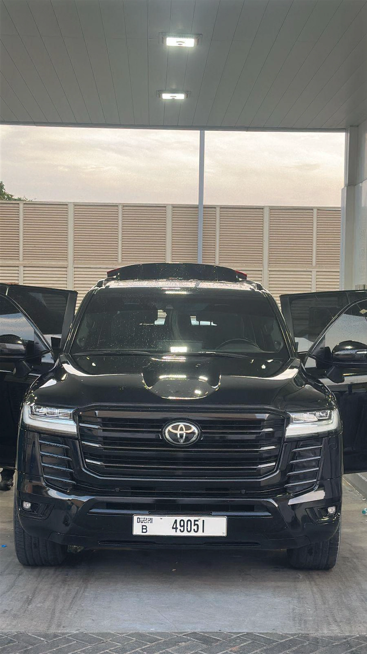 Land Cruiser Black Edition-6-6