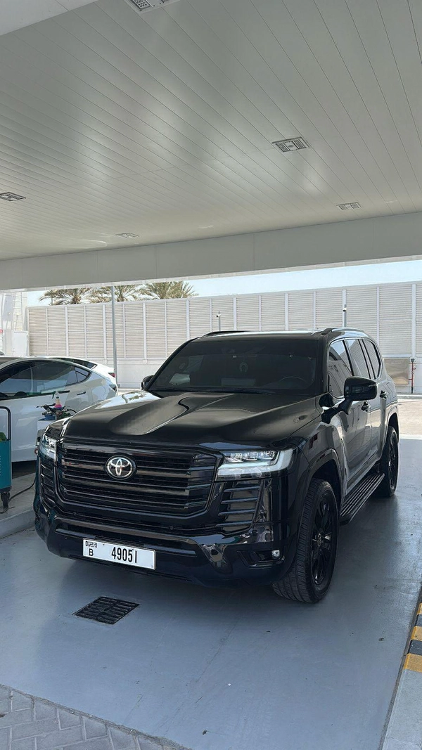 Land Cruiser Black Edition