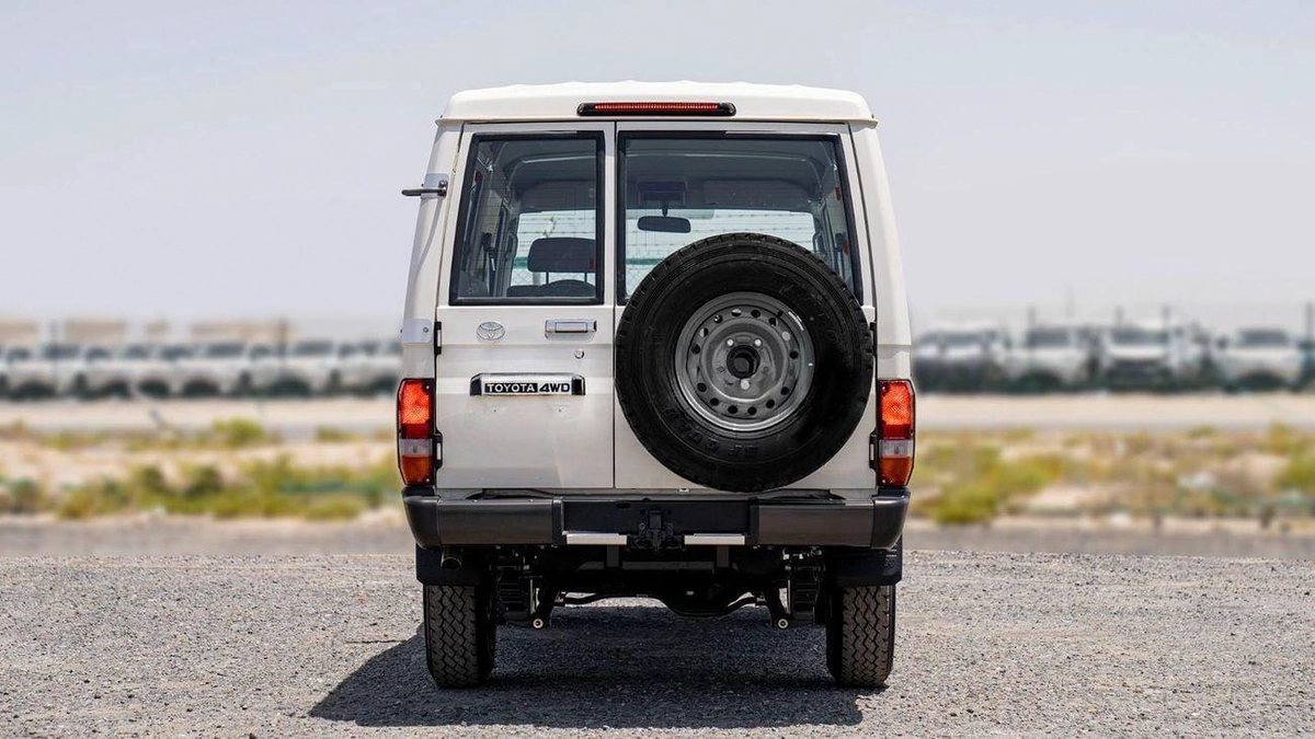 Toyota Land Cruiser 70 LC 78 HARDTOP 2.8L MT Lc 78 hard top 3 door AT 2.8L-4-0