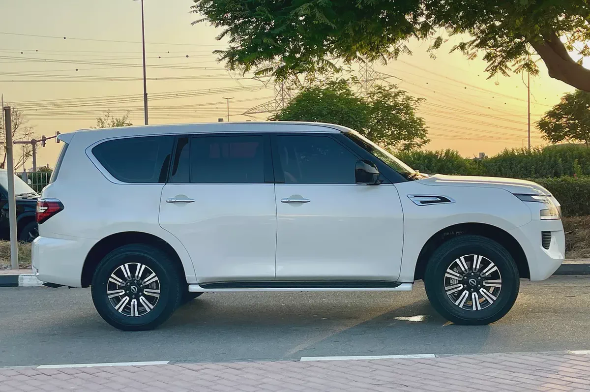 2024 Nissan Patrol XE GCC Specs Clean Car Original Paint-6-6