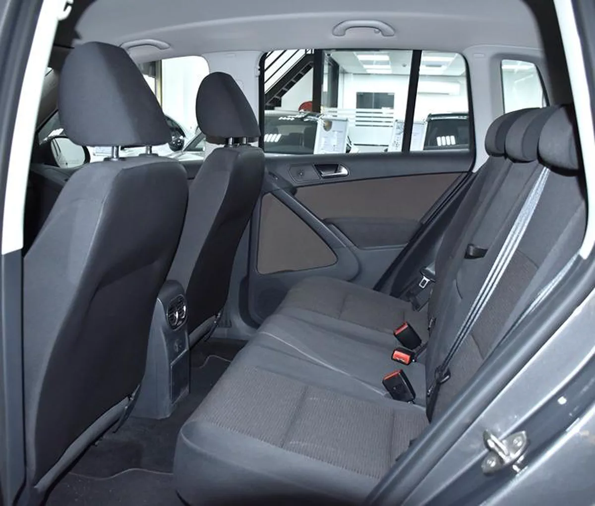 FULL AGENCY SERVICE HISTORY! Volkswagen Tiguan ( 2016 Model ) in Grey Color GCC Specs-11-11