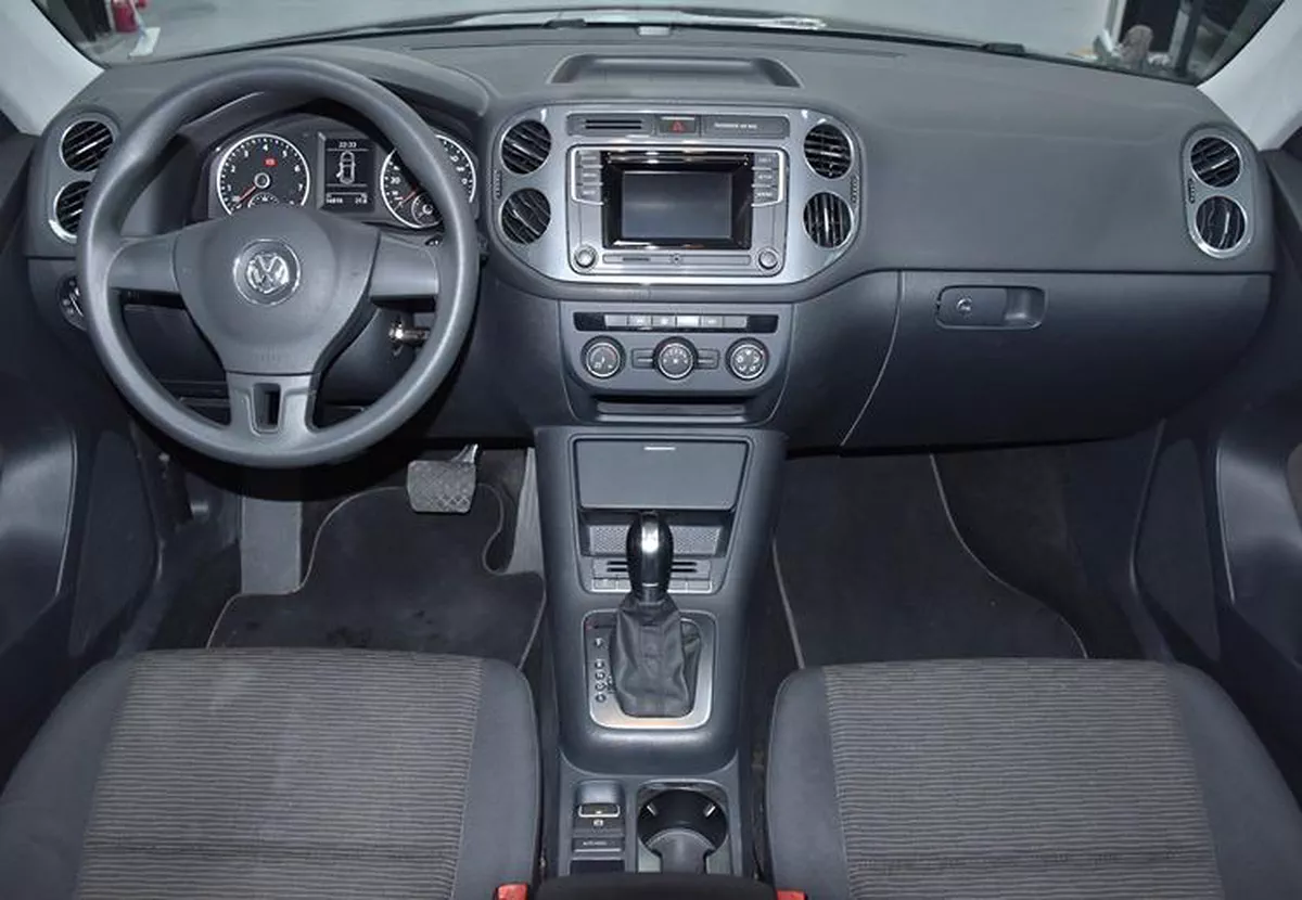 FULL AGENCY SERVICE HISTORY! Volkswagen Tiguan ( 2016 Model ) in Grey Color GCC Specs-4-4