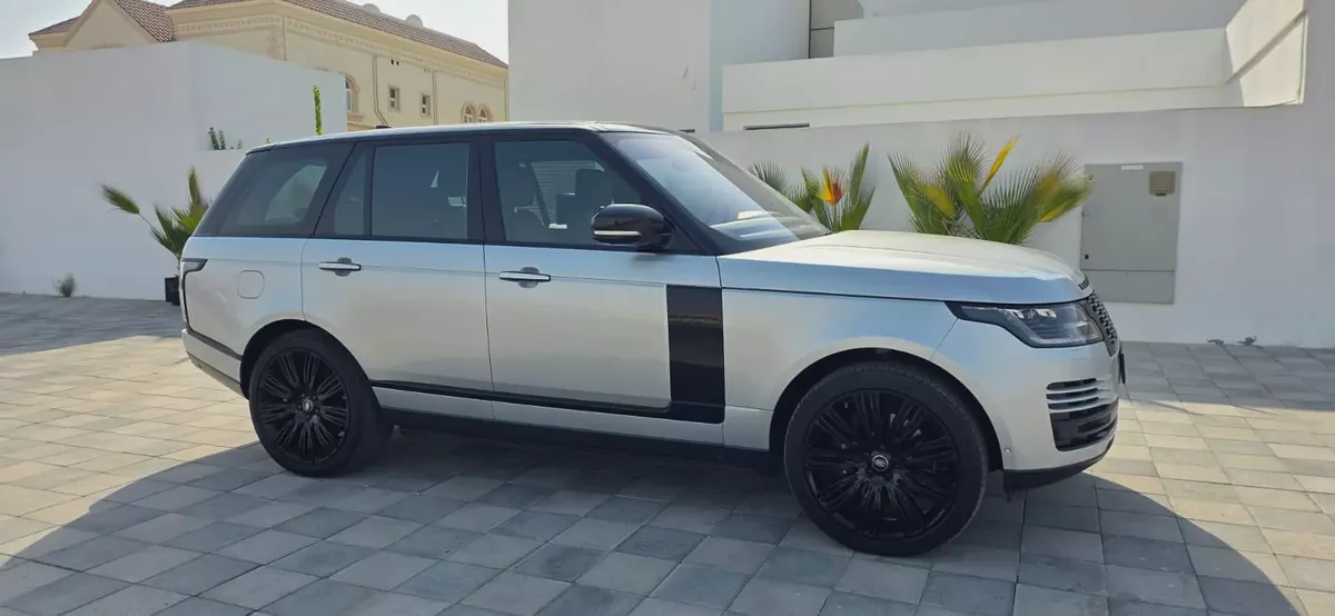 2020-Range Rover Vouge SE V8-Supercharged-Full Option-Excellent condition-Bank Finance Available-2-2
