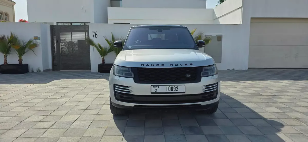 2020-Range Rover Vouge SE V8-Supercharged-Full Option-Excellent condition-Bank Finance Available-4-4