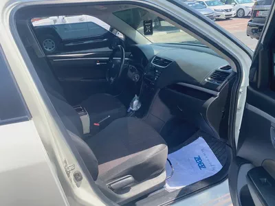 suzuki swift 2016 white color GCC calen car-4