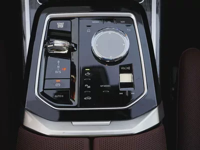 (INCLUDING 5% VAT) 2025 BMW 740i HYBRID PURE EXCELLENCE 3.0L BRAND NEW 0KM-10
