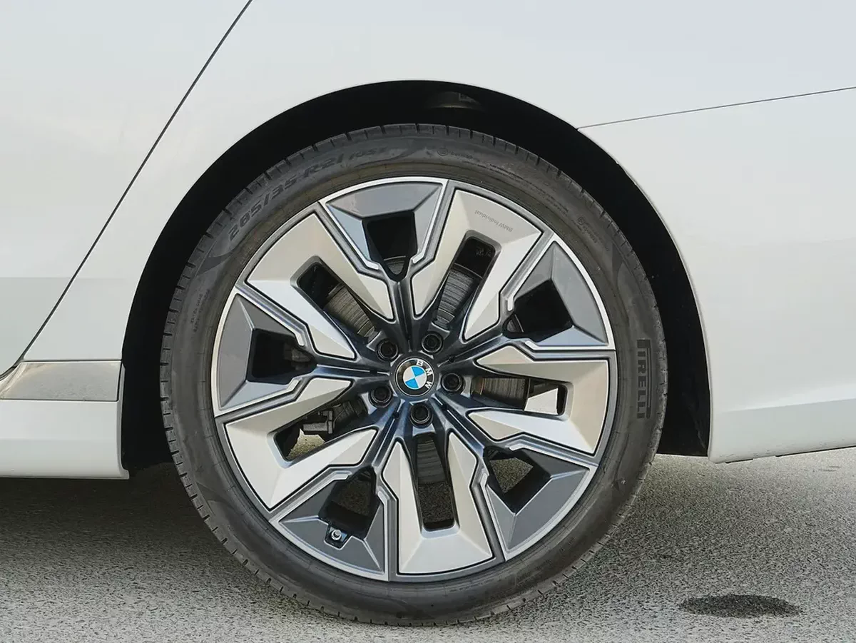 (INCLUDING 5% VAT) 2025 BMW 740i HYBRID PURE EXCELLENCE 3.0L BRAND NEW 0KM-19-19