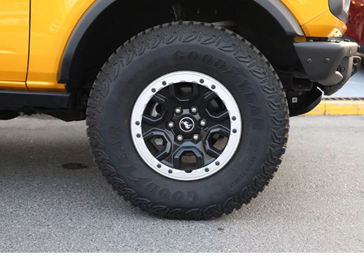 2021 Ford Bronco – 4WD SUV in Yellow-9-9