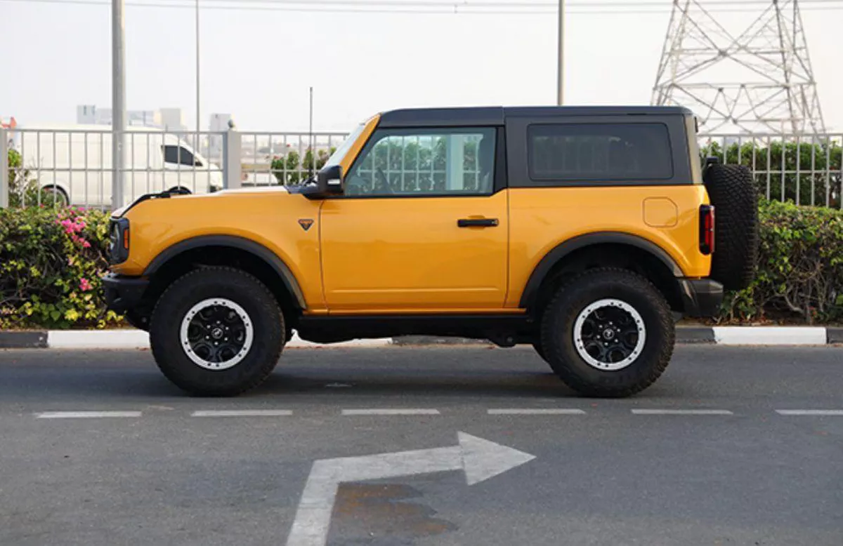 2021 Ford Bronco – 4WD SUV in Yellow-3-3