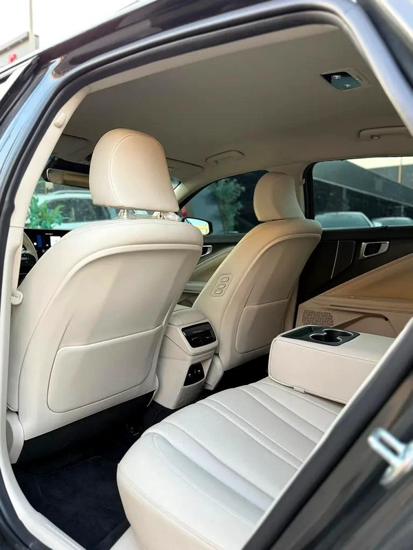 Kia K8 Prestige 2025 - Korean Specs