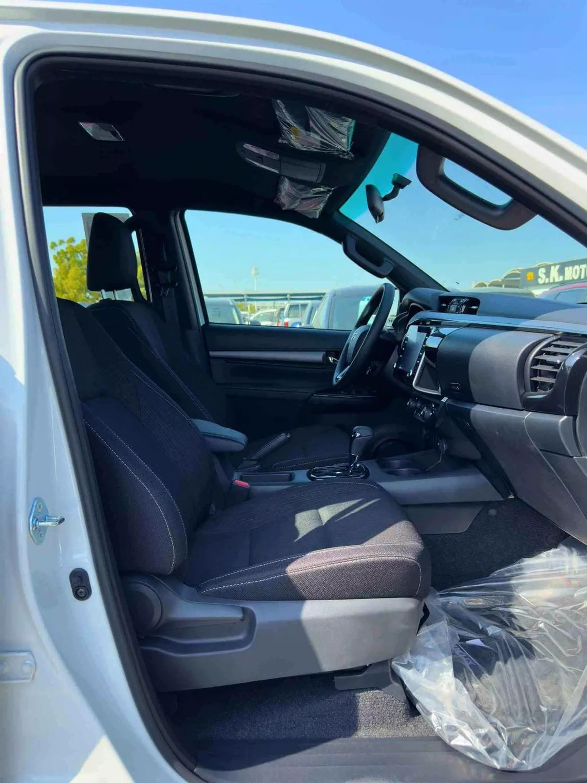 Toyota Hilux ADVENTURE |  4.0L V6 PETROL | 360* CAMERA | PUSH START | REAR A/C | OMAN SPECS | (CODE # 69015)-6-0