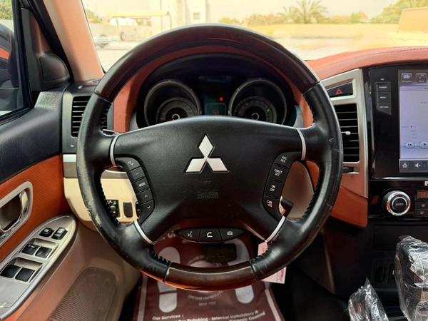 Mitsubishi Pajero 3.5L Petrol | RockFord System | Sunroof | Platinum Edition