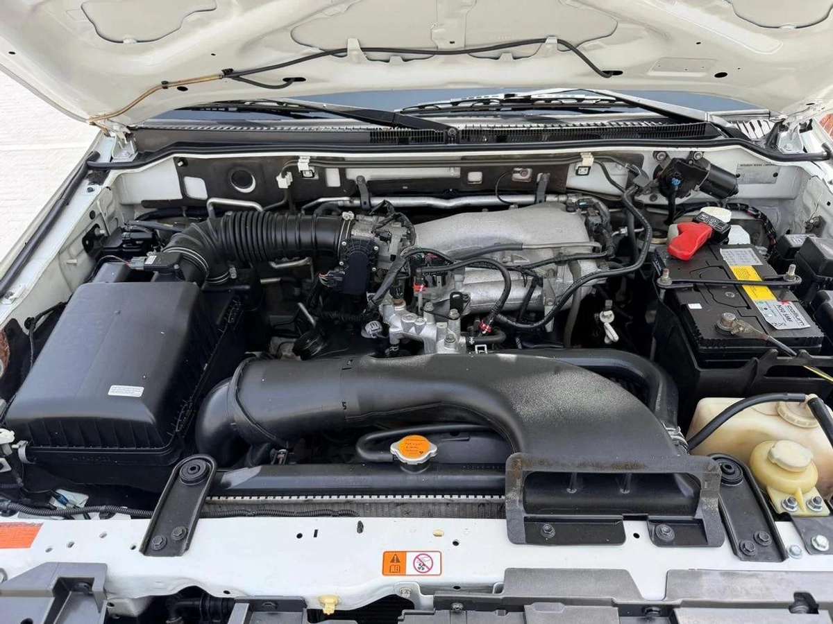 Mitsubishi Pajero 3.5L Petrol | RockFord System | Sunroof | Platinum Edition