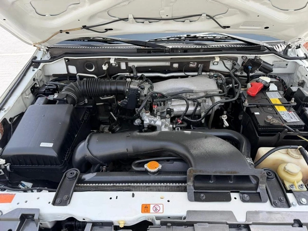 Mitsubishi Pajero 3.5L Petrol | RockFord System | Sunroof | Platinum Edition
