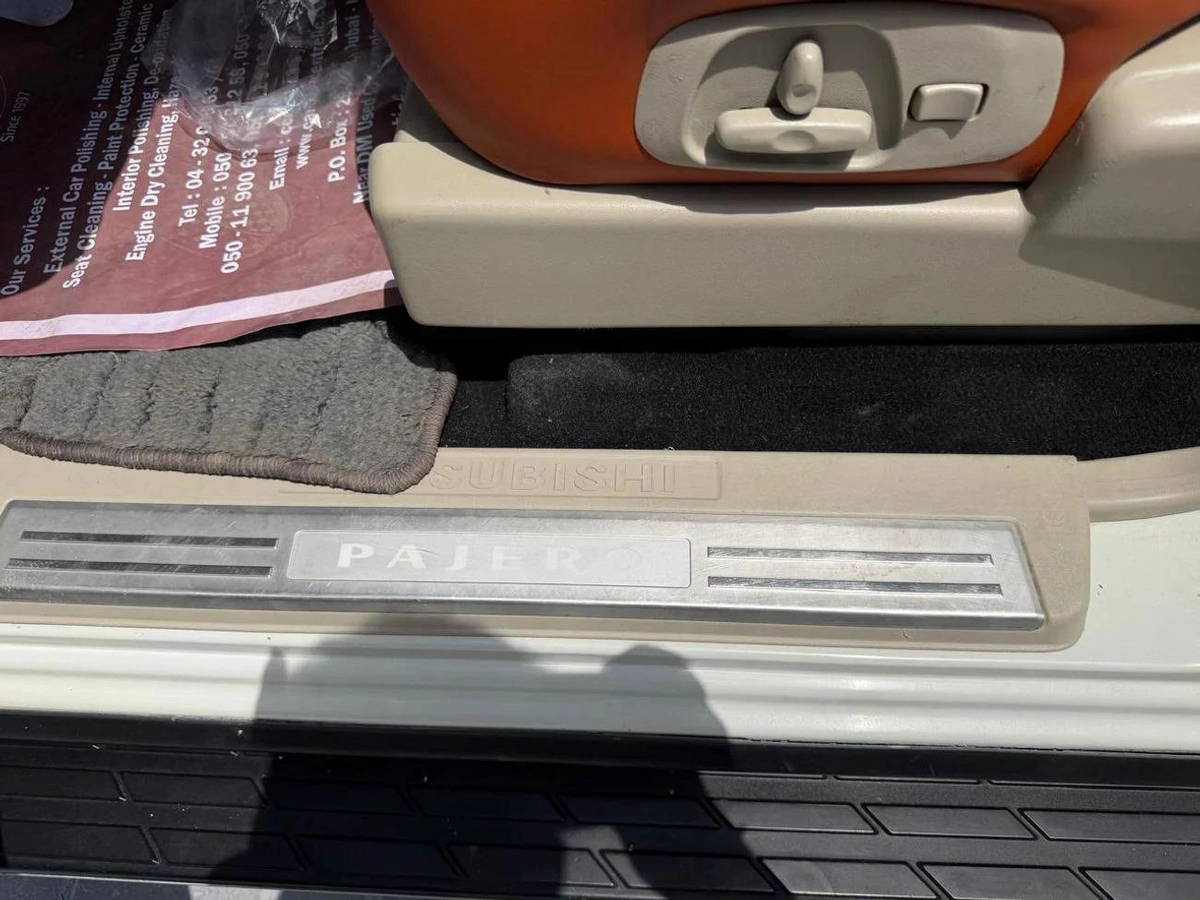 Mitsubishi Pajero 3.5L Petrol | RockFord System | Sunroof | Platinum Edition