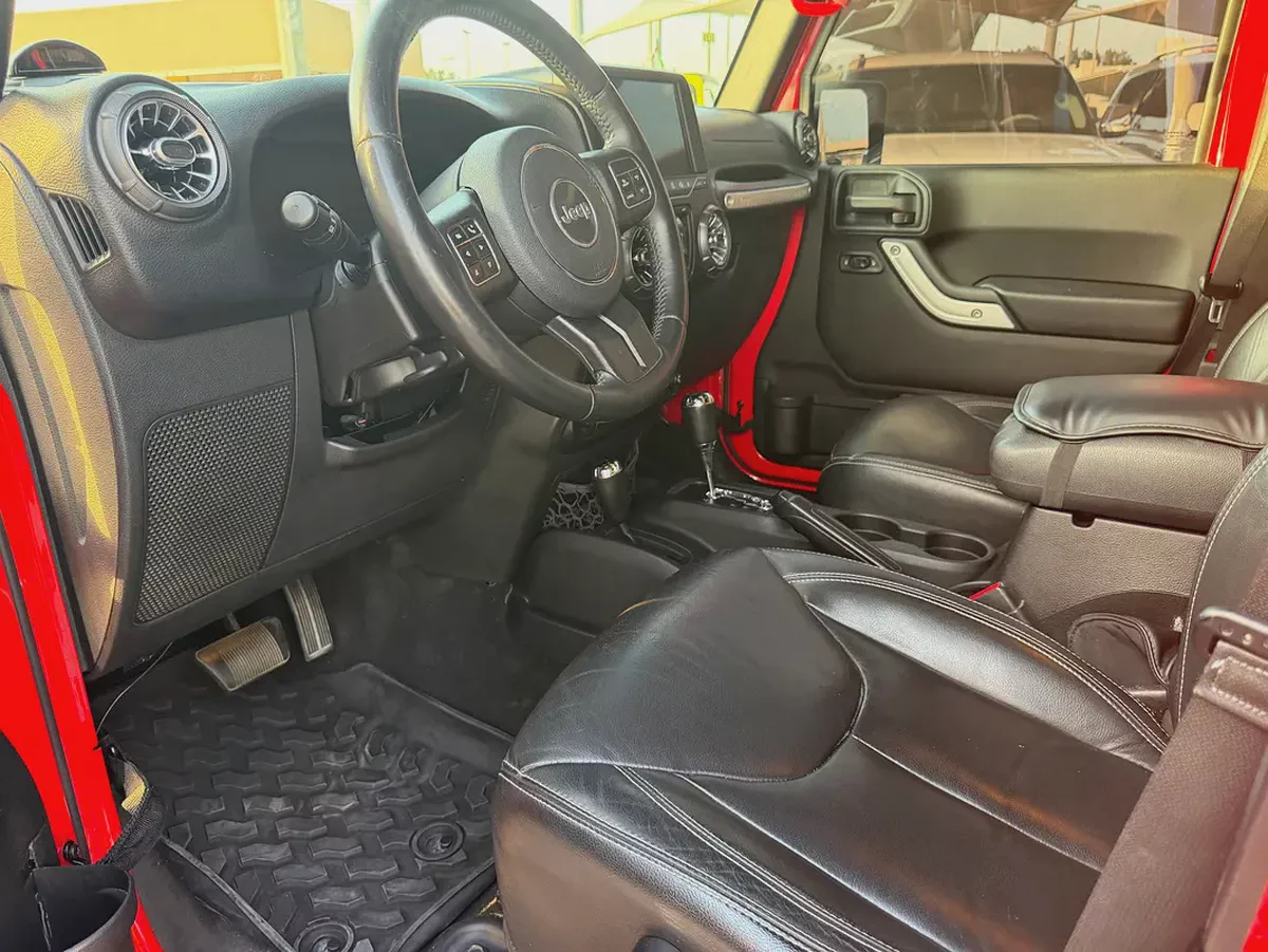 Jeep Wrangler Sahara 2017 - GCC Specs -Well Maintained-14-14