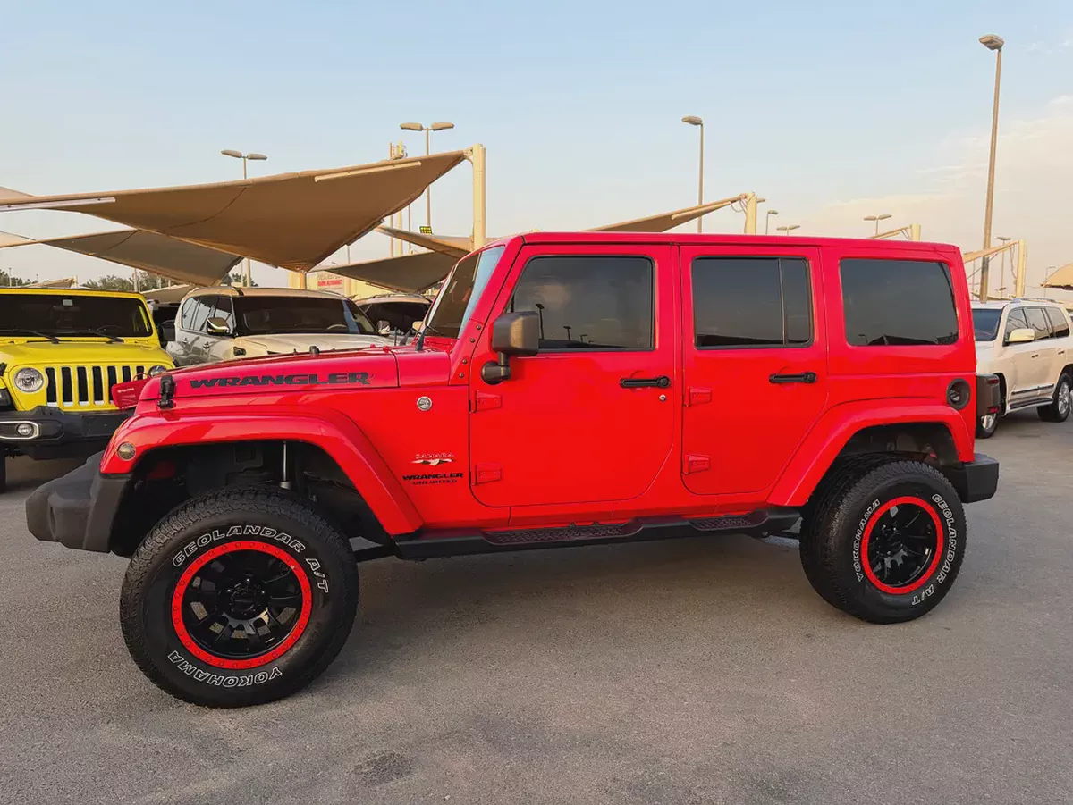 Jeep Wrangler Sahara 2017 - GCC Specs -Well Maintained-3-3