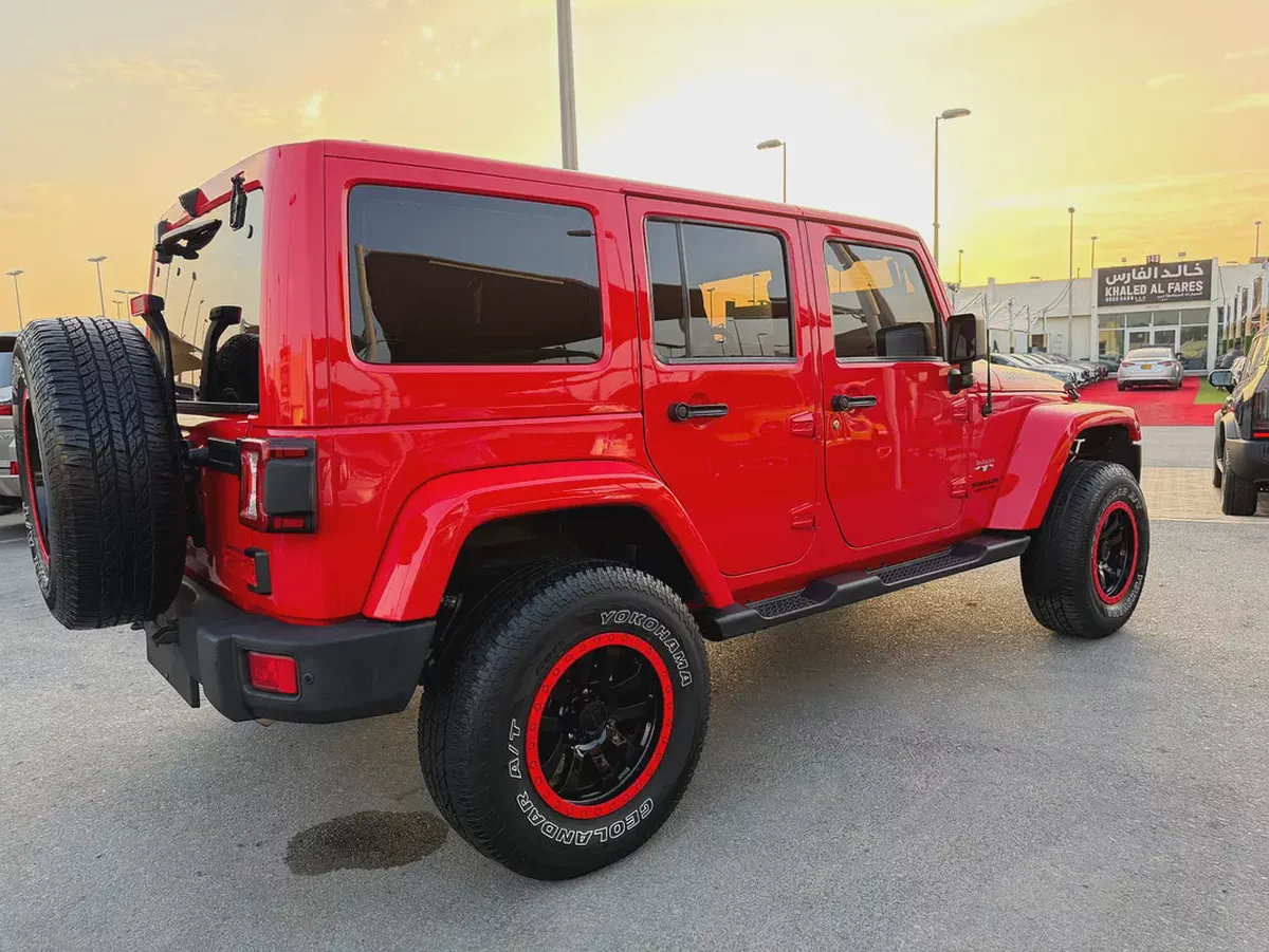 Jeep Wrangler Sahara 2017 - GCC Specs -Well Maintained-5-5