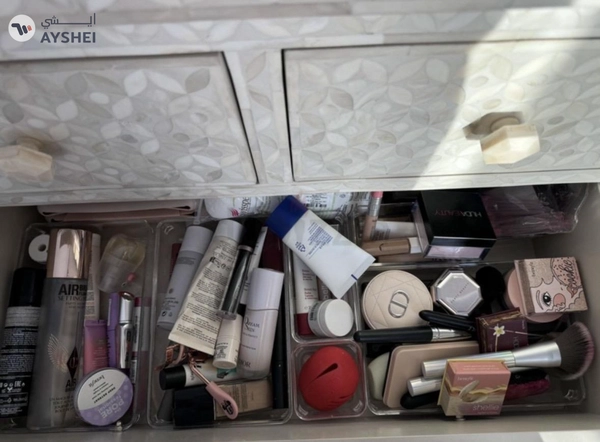 dressing table