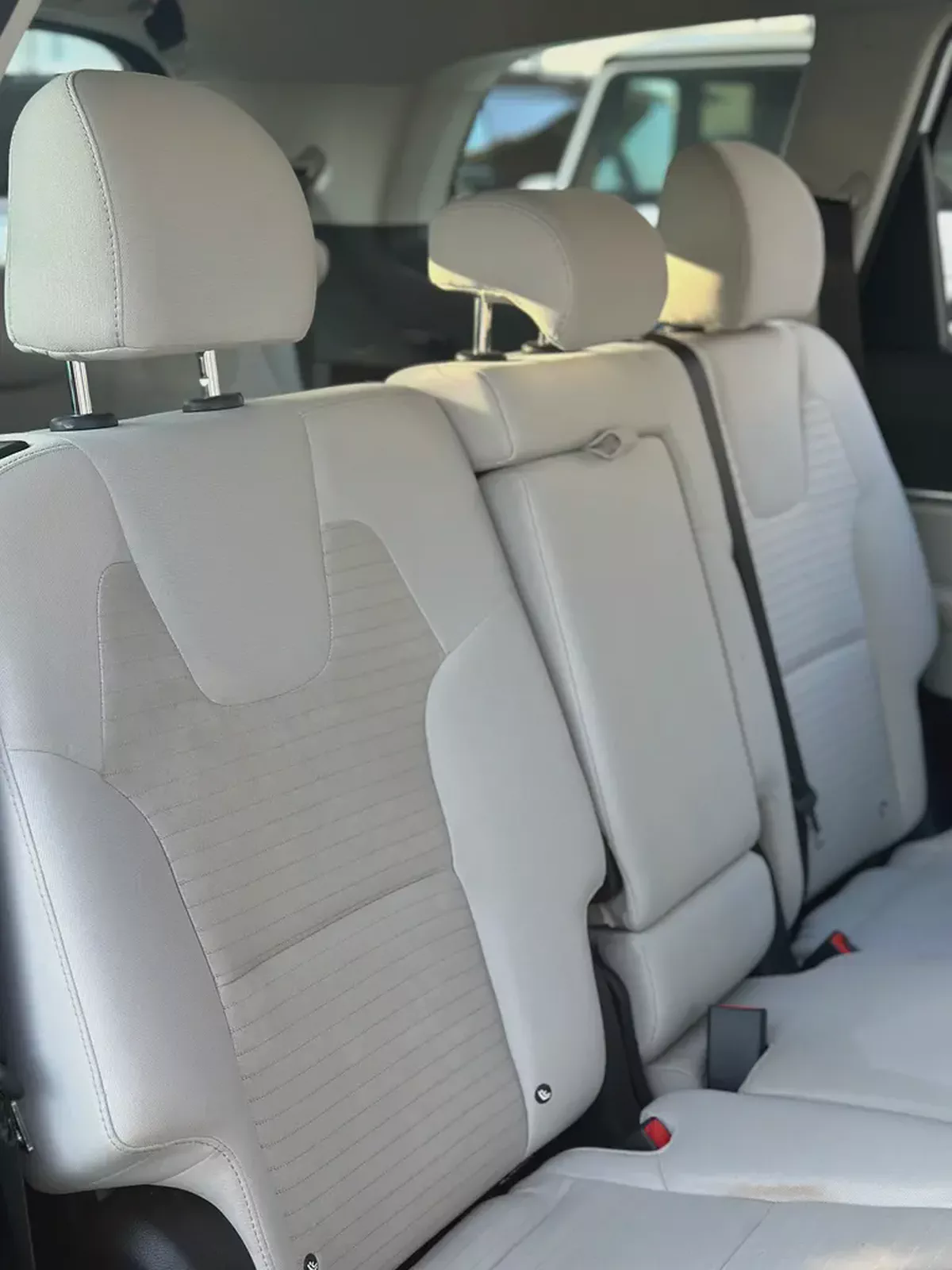 Kia Telluride EX | 2020 | GCC | 133,000 km | White / Grey | 7 Seater-18-18