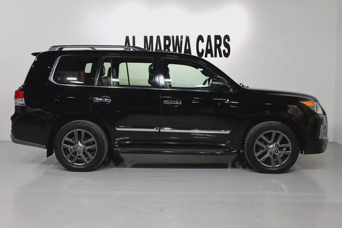 Lexus LX 570 Signature 2015 | GCC Specs | Pristine Condition-4-4