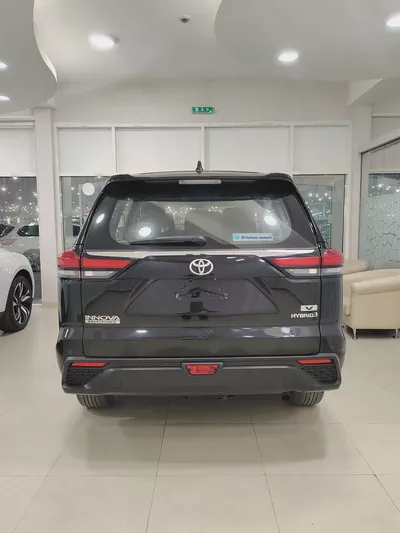 2025 Toyota Innova HyCross GCC Specs - Brand New Condition-4
