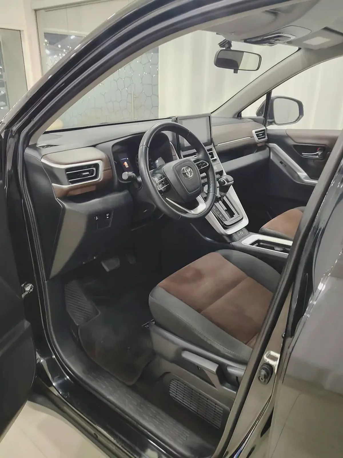 2025 Toyota Innova HyCross GCC Specs - Brand New Condition-8-8