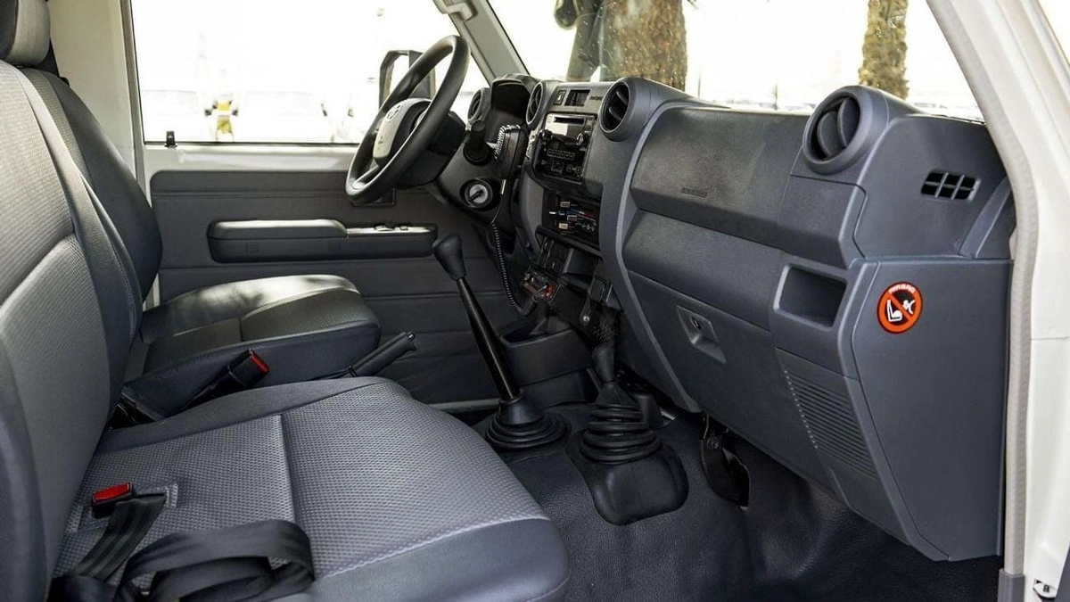 Toyota Land Cruiser 70 LC 78 HARDTOP 4.0L MT TOYOTA LAND CRUISER LC78 4.2L AMBULANCE-9-0