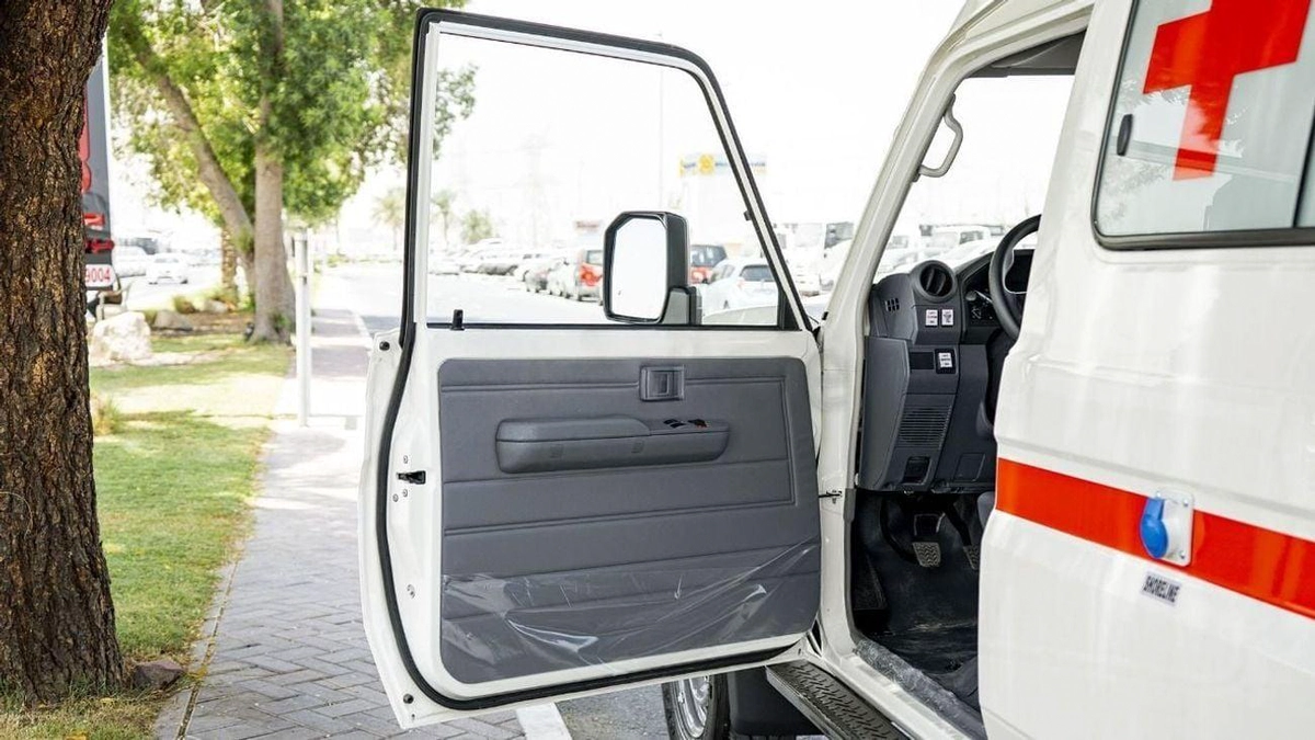 Toyota Land Cruiser 70 LC 78 HARDTOP 4.0L MT TOYOTA LAND CRUISER LC78 4.2L AMBULANCE-17-0