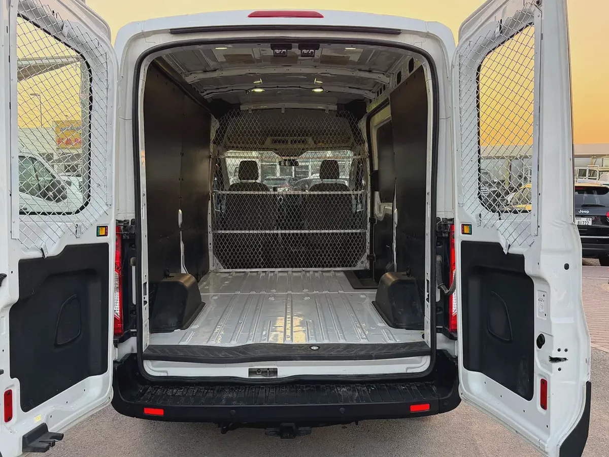 Ford Transit 2018 White-9-9