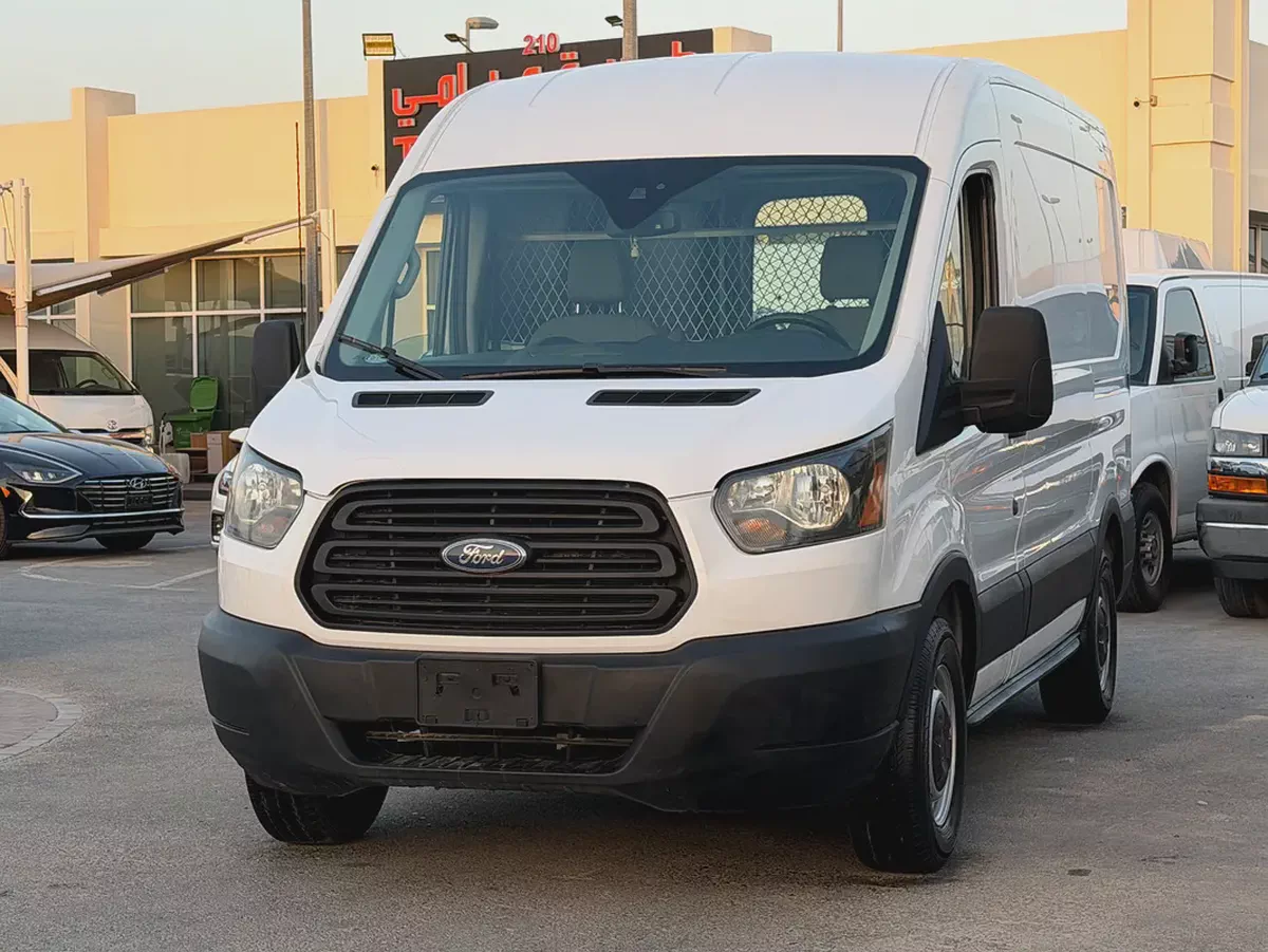 Ford Transit 2018 White-4-4