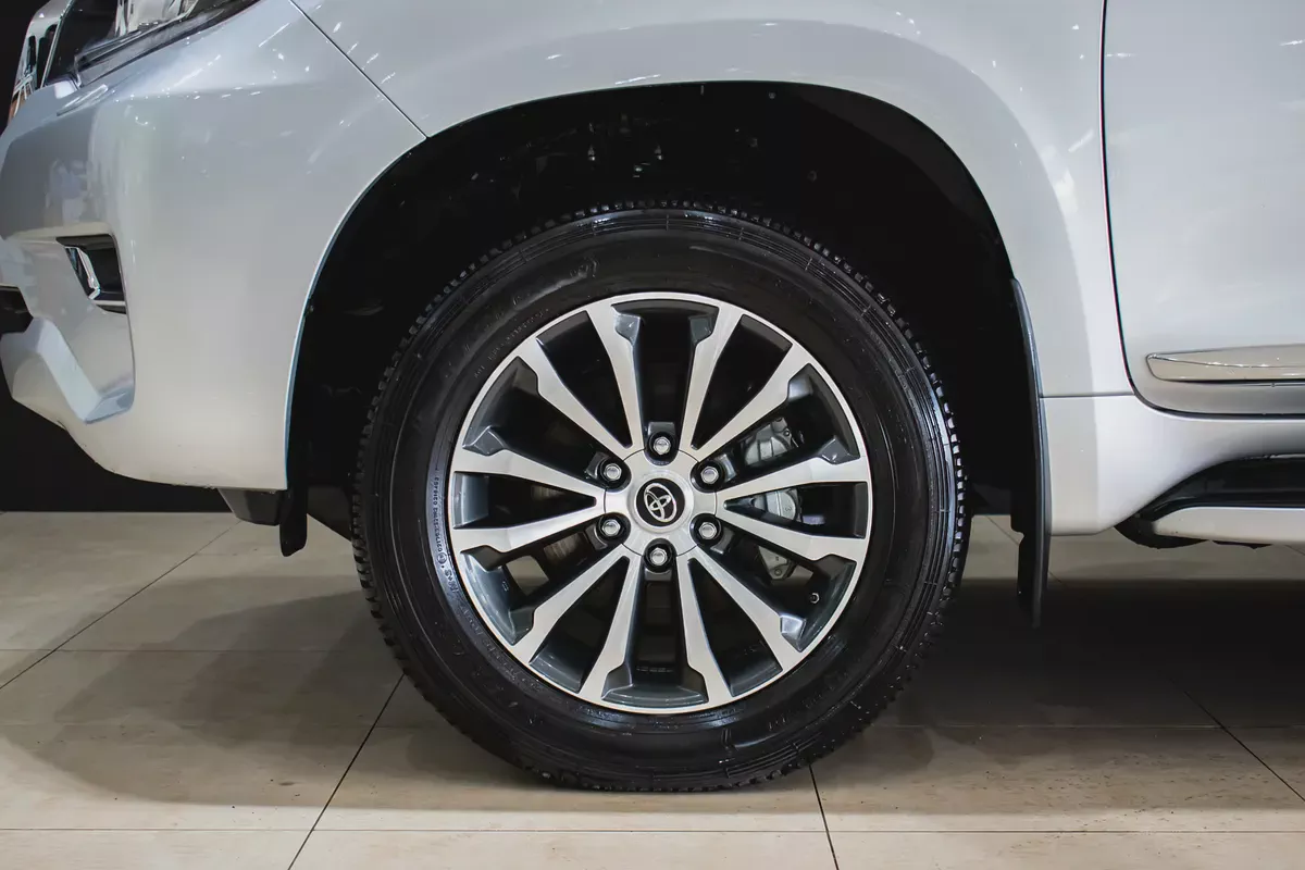 Toyota Prado Limited 2023 GCC Specs ll 0km ll V6-6-6