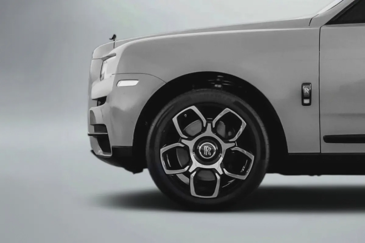 24,610 AED / month | 60 months | 0% DP | 2022 Rolls Royce Cullinan Black Badge