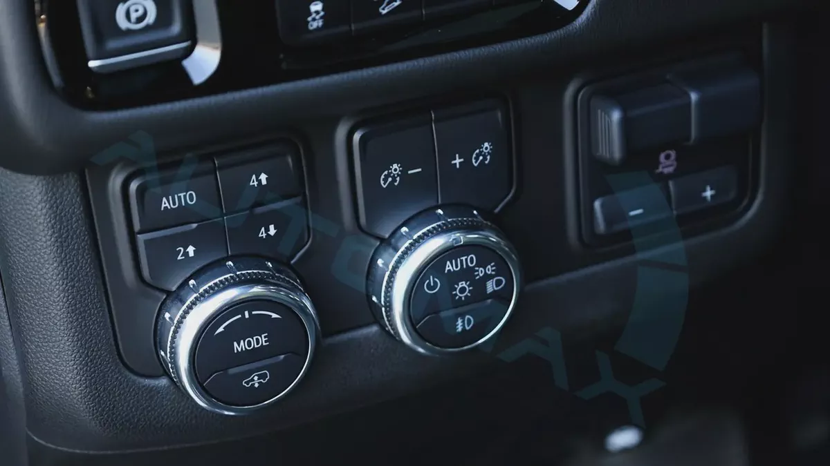 2025 GMC Yukon AT4 Ultimate 6.2L V8 4X4 GCC With  2 Years Warranty Or 100,000 km at Official Dealer-10-10