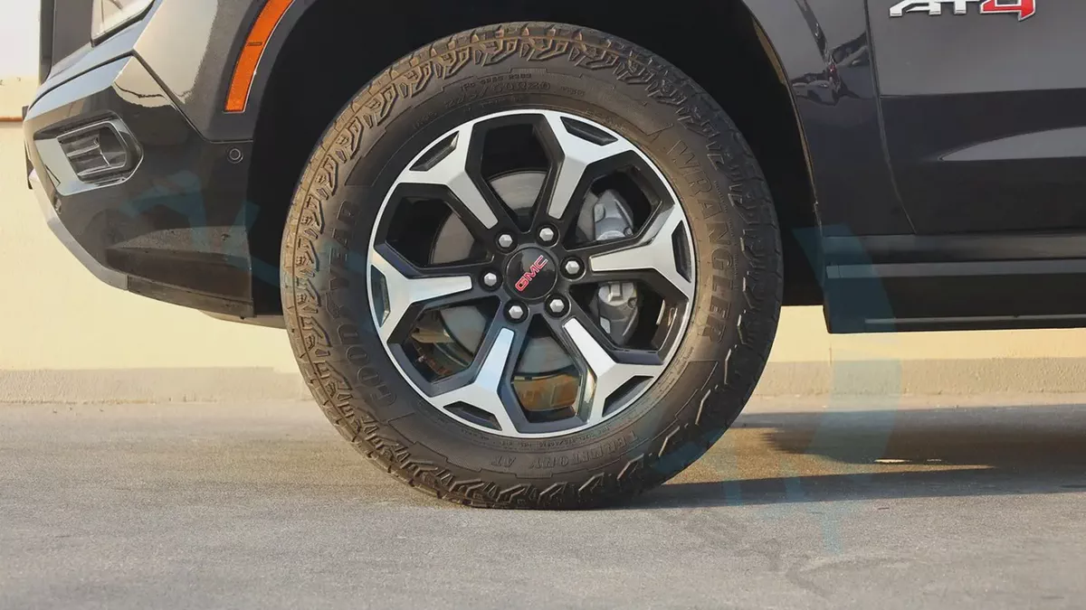 2025 GMC Yukon AT4 Ultimate 6.2L V8 4X4 GCC With  2 Years Warranty Or 100,000 km at Official Dealer-19-19