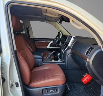 Toyota Land Cruiser VXR 5.7L 4WD VXR 5.7L-8CYL 4WD Grand Touring - Completely Agency Maintained - Low Mileage Al Futtaim-7