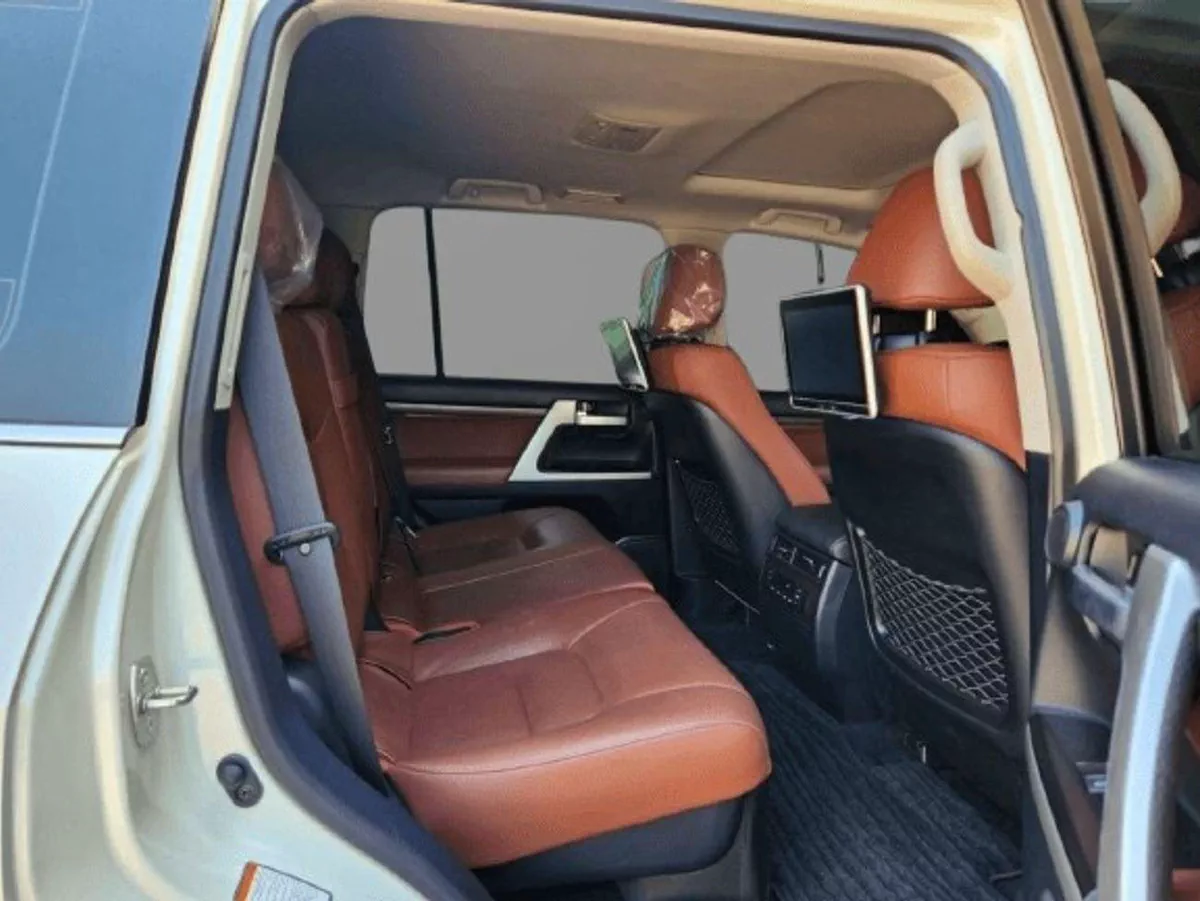 Toyota Land Cruiser VXR 5.7L 4WD VXR 5.7L-8CYL 4WD Grand Touring - Completely Agency Maintained - Low Mileage Al Futtaim-10-0