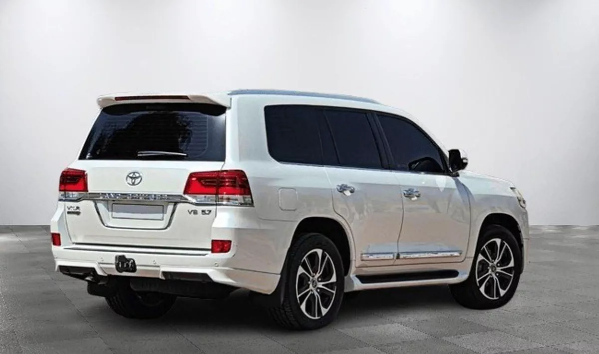 Toyota Land Cruiser VXR 5.7L 4WD VXR 5.7L-8CYL 4WD Grand Touring - Completely Agency Maintained - Low Mileage Al Futtaim-3-0
