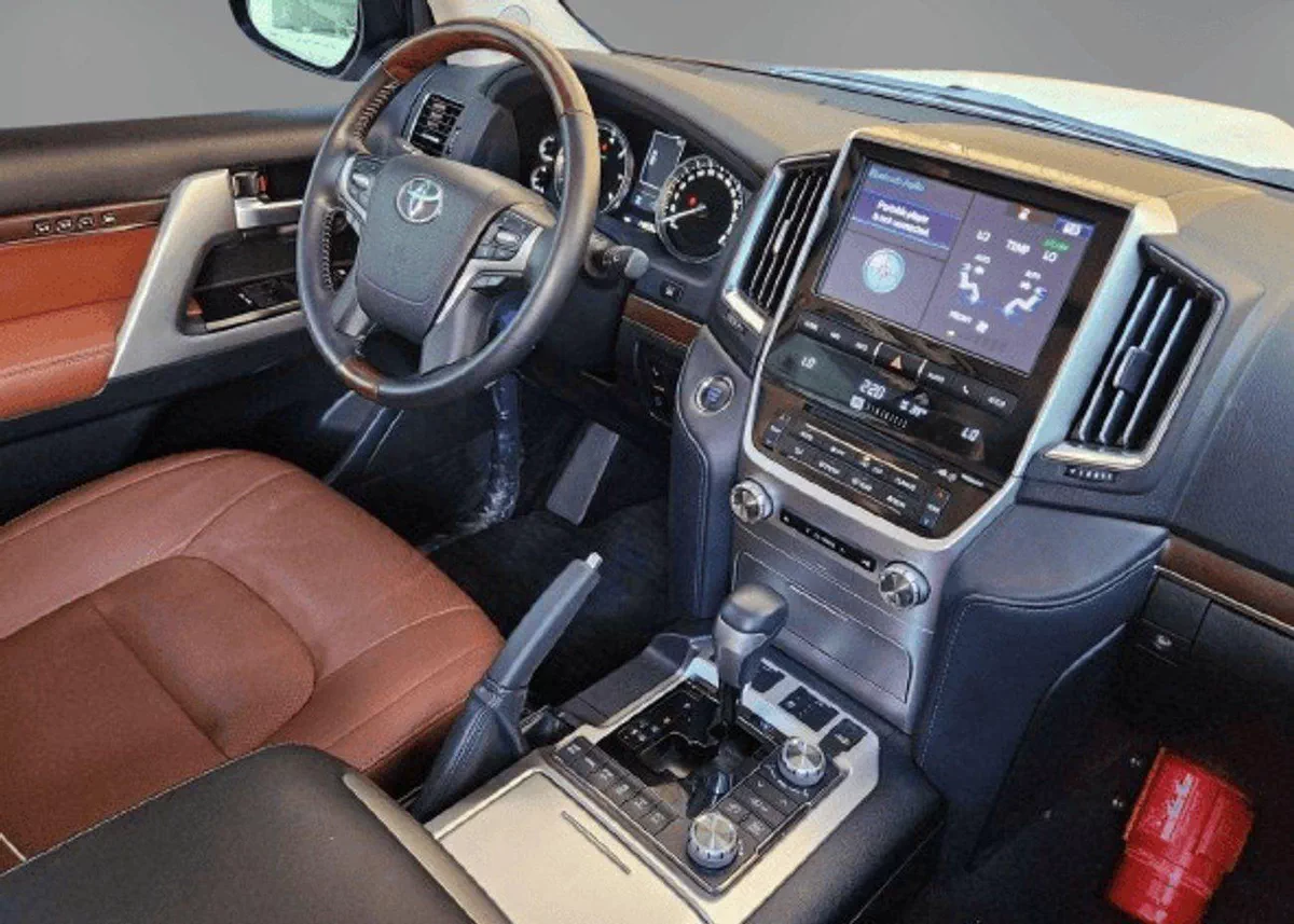 Toyota Land Cruiser VXR 5.7L 4WD VXR 5.7L-8CYL 4WD Grand Touring - Completely Agency Maintained - Low Mileage Al Futtaim-5-0