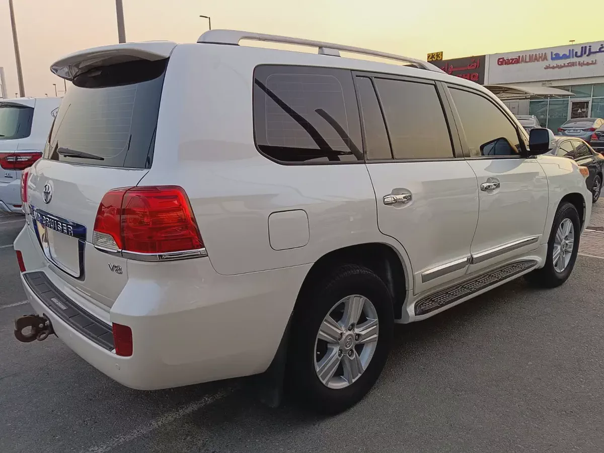 Toyota Land Cruiser GXR 2013 V8 top| GCC Specs | V8 Engine-3-3