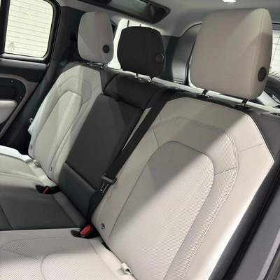 Land Rover Defender 110 S P300 | warranty and service contract-17