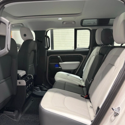 Land Rover Defender 110 S P300 | warranty and service contract-18