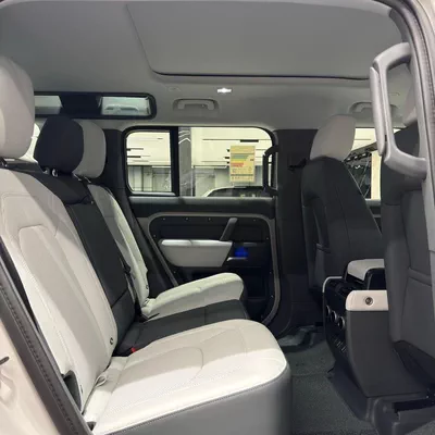 Land Rover Defender 110 S P300 | warranty and service contract-19