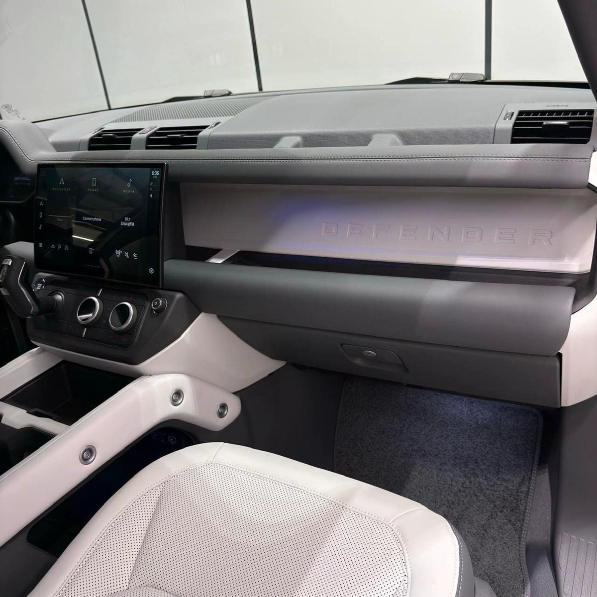 Land Rover Defender 110 S P300 | warranty and service contract-15-0