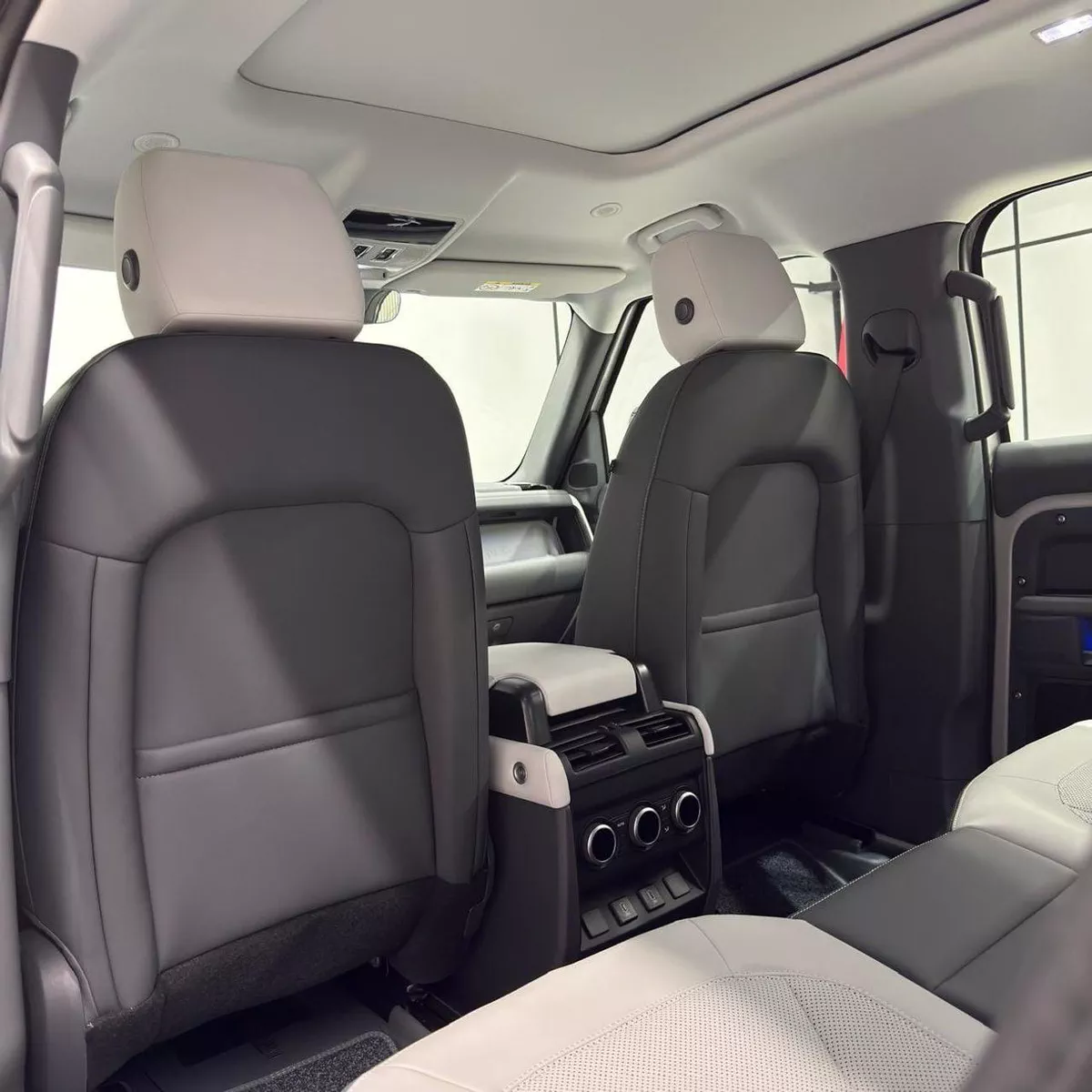 Land Rover Defender 110 S P300 | warranty and service contract-16-0