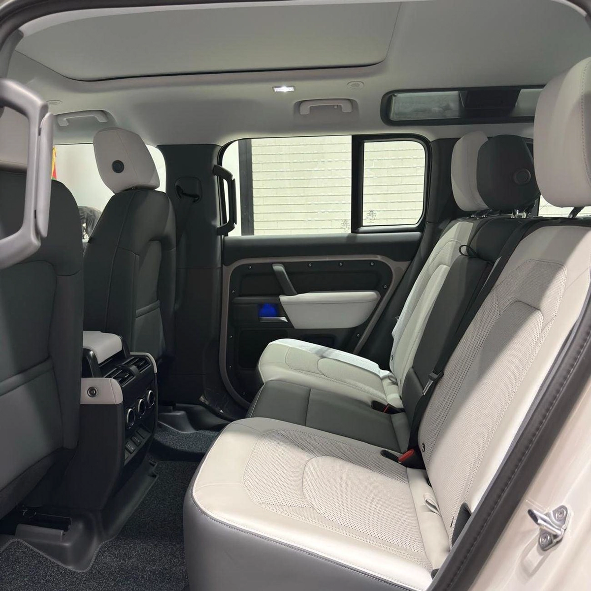 Land Rover Defender 110 S P300 | warranty and service contract-18-0